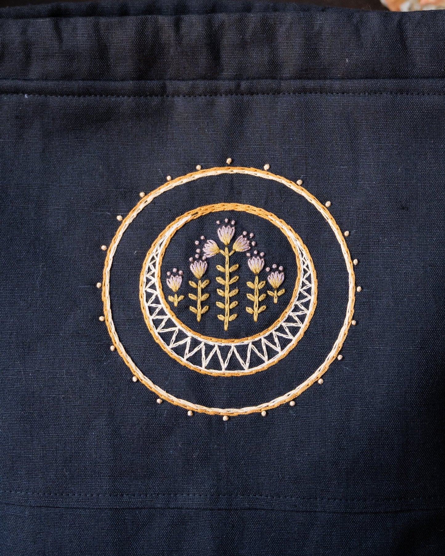 Moon Meadow large black