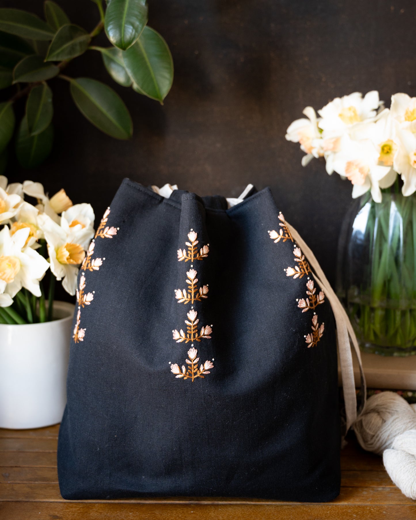 Flowerbed pouch black large