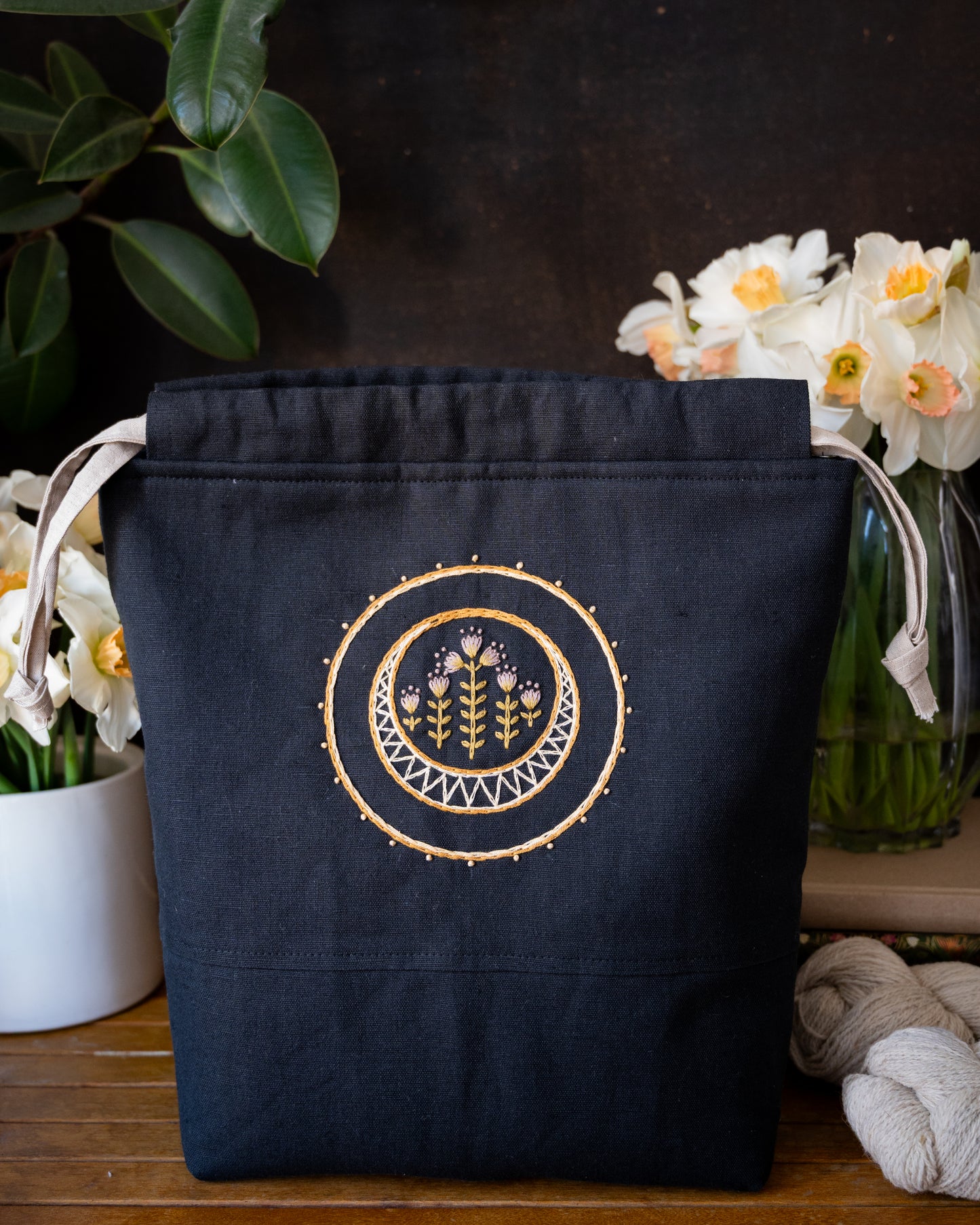 Moon Meadow large black